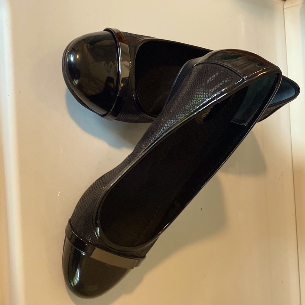 Giani Bernini shoes. Black wedge heel. Size 8 wide.